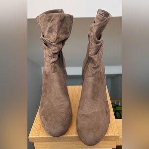 Mid calf suade boots. Dark taupe color.